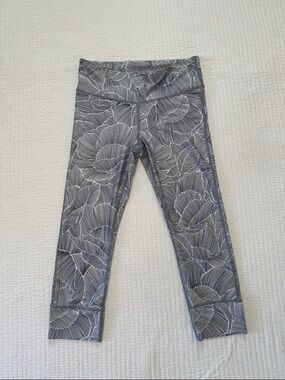 GAP Gray & White Floral-Print Cropped Leggings - Size Small